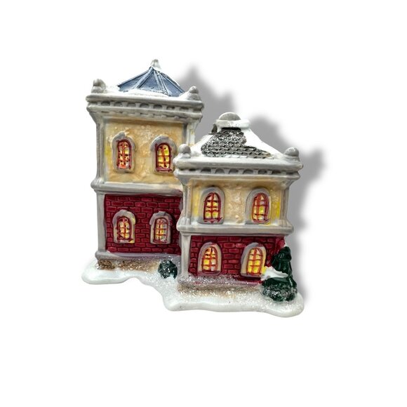 Wellington Square Fire Station Christmas Winter Village 2004 - Picture 3 of 6